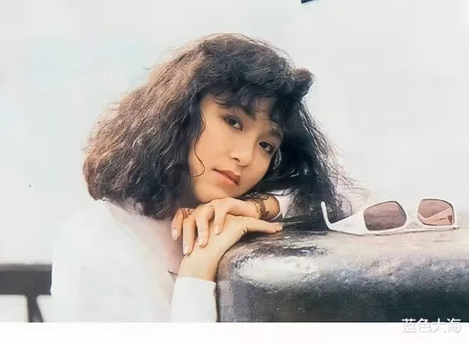 張鳳妮:曾經的最美港姐,但只能出演配角,最後成為人生大贏家