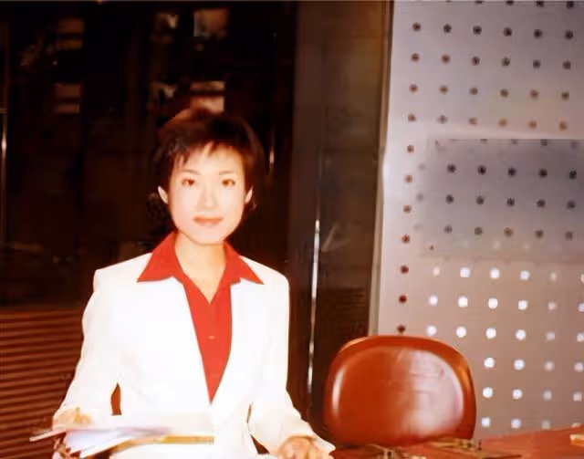 《新聞聯播》美女主播寶曉峰,45歲仍未婚單身,情系家鄉內蒙古