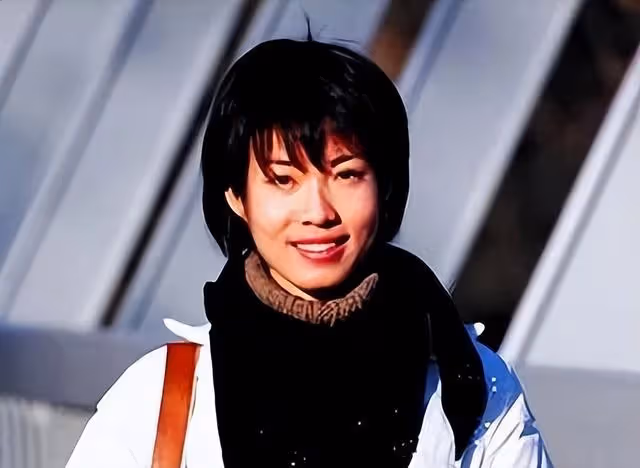 《新聞聯播》美女主播寶曉峰,45歲仍未婚單身,情系家鄉內蒙古