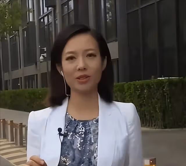 《新聞聯播》美女主播寶曉峰,45歲仍未婚單身,情系家鄉內蒙古