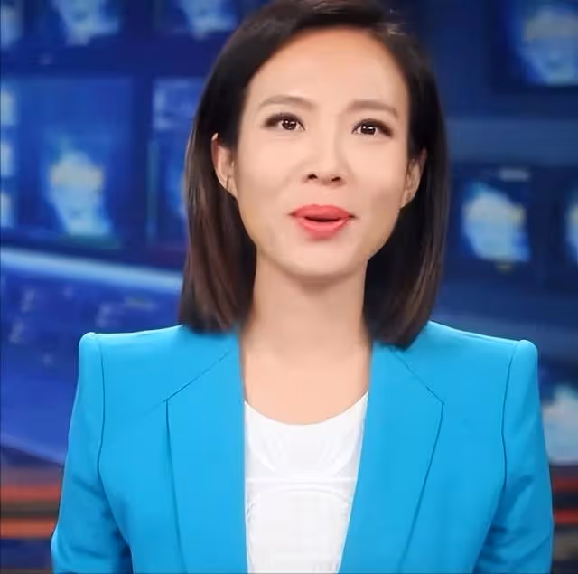 《新聞聯播》美女主播寶曉峰，45歲仍未婚單身，情系家鄉內蒙古