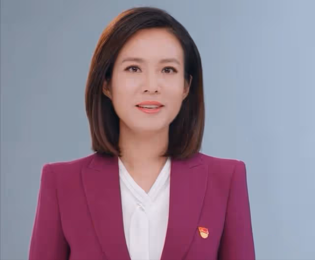 《新聞聯播》美女主播寶曉峰，45歲仍未婚單身，情系家鄉內蒙古