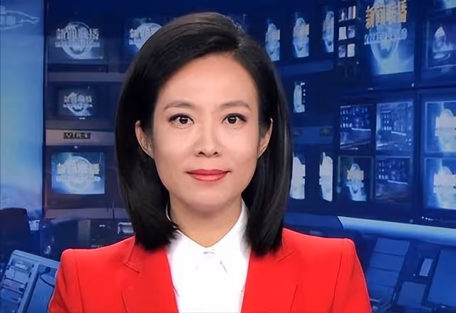 《新聞聯播》美女主播寶曉峰，45歲仍未婚單身，情系家鄉內蒙古
