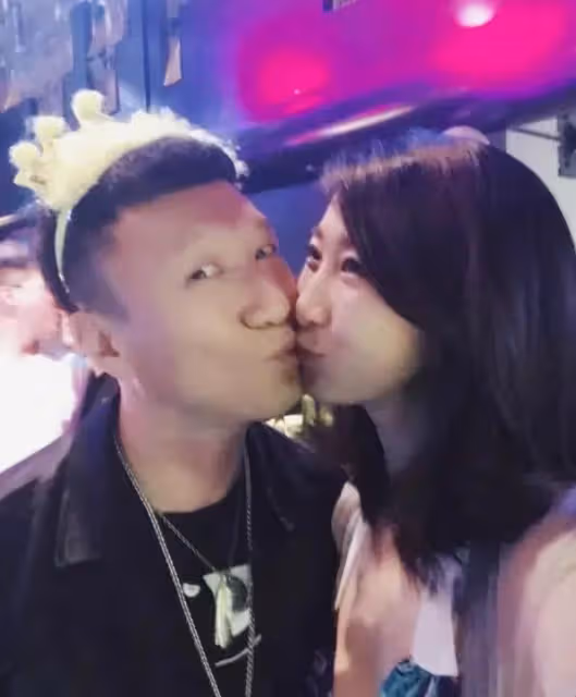52歲孫紅雷激動發文,向大家炫耀了女兒說他太帥了,評論區炸鍋了