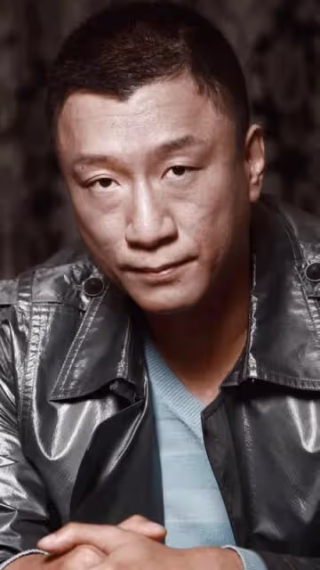 52歲孫紅雷激動發文,向大家炫耀了女兒說他太帥了,評論區炸鍋了
