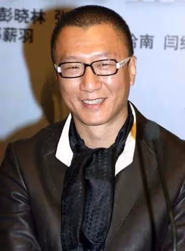 52歲孫紅雷激動發文,向大家炫耀了女兒說他太帥了,評論區炸鍋了