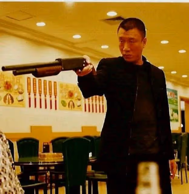 52歲孫紅雷激動發文,向大家炫耀了女兒說他太帥了,評論區炸鍋了