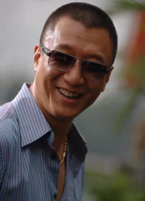 52歲孫紅雷激動發文,向大家炫耀了女兒說他太帥了,評論區炸鍋了