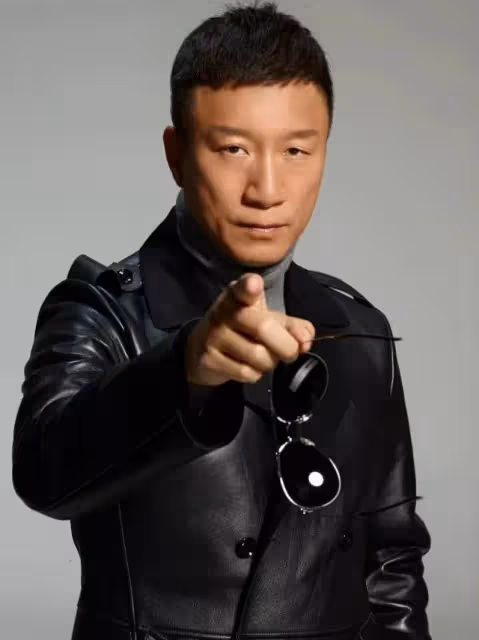 52歲孫紅雷激動發文,向大家炫耀了女兒說他太帥了,評論區炸鍋了