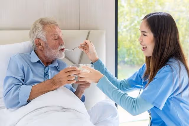 58歲楊姐:我拒絕照顧親家,女婿說:你老了別來找我。女兒氣哭了
