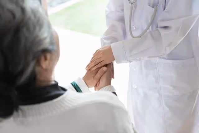 58歲楊姐:我拒絕照顧親家,女婿說:你老了別來找我。女兒氣哭了