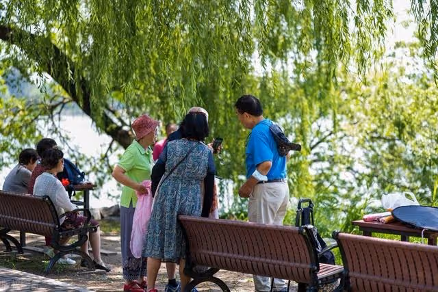 三八婦女節,我收到1個快遞,兒媳陰沉著臉,我當晚回了家