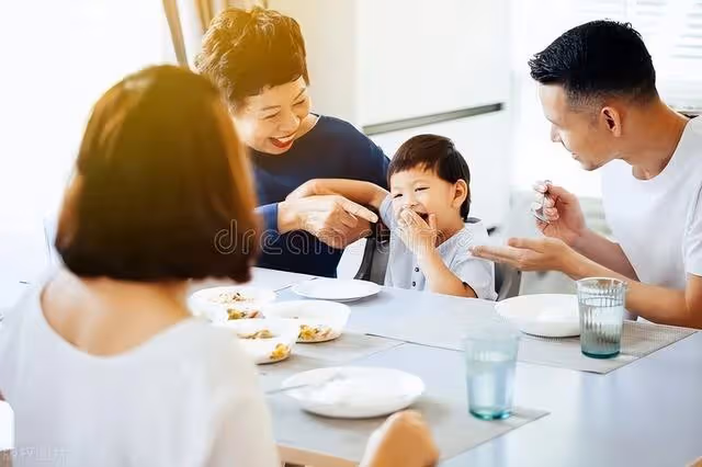 大媽在兒子家,兒媳讓她拿牛奶當水喝,以前不懂,如今只想趕緊走
