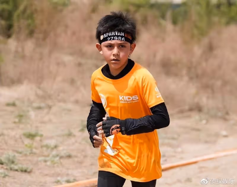 劉燁12歲兒子近照曝光,諾一長大更帥了,身高優越像爸爸