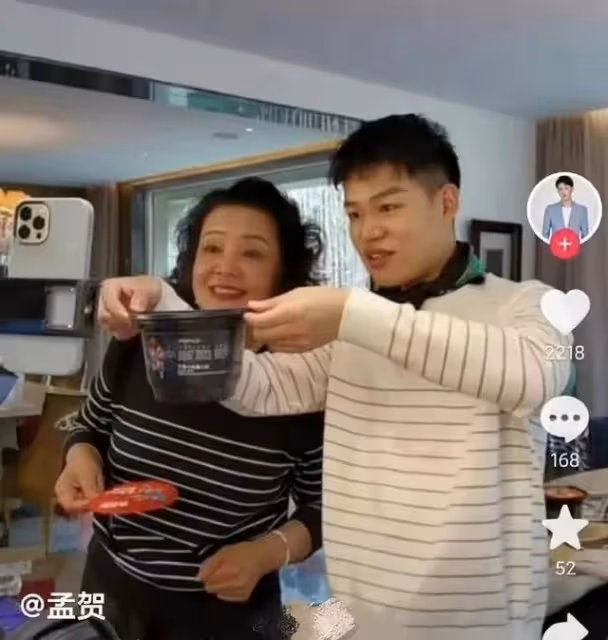 張蘭事業再遭打擊,運營團隊出走直播內涵張蘭,她還能東山再起嗎