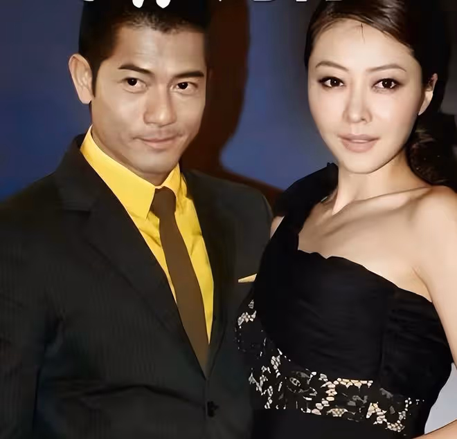 熊黛林一家四口游迪士尼,雙胞胎女兒遺傳媽媽大長腿,顏值差距大