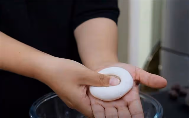 糯米粉這做法真棒，烙上5分鐘就熟，黏糯適口，比麻團好吃又簡單