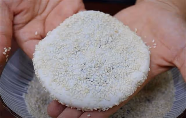 糯米粉這做法真棒，烙上5分鐘就熟，黏糯適口，比麻團好吃又簡單