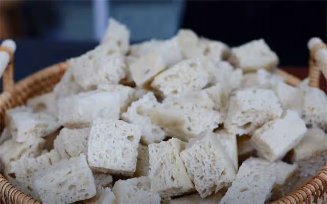 天熱在家自製烤麩,學會這個簡單速成做法,永遠有吃不完的烤麩
