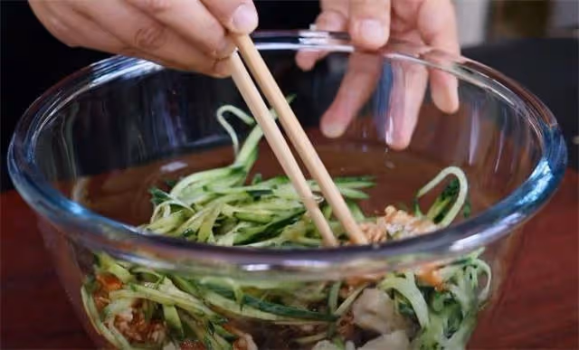天熱在家自製烤麩,學會這個簡單速成做法,永遠有吃不完的烤麩