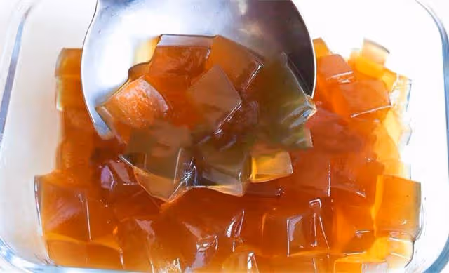 家裡有茶葉，不做成茶凍太可惜了，外面賣15元1份，Q彈爽滑又解火