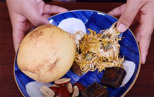 家裡有茶葉，不做成茶凍太可惜了，外面賣15元1份，Q彈爽滑又解火
