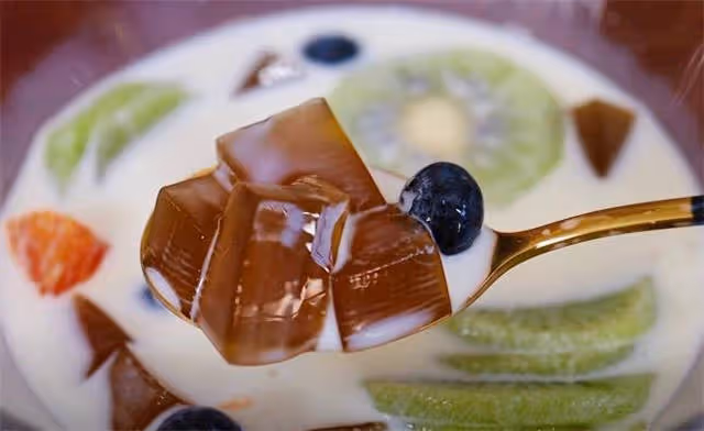 家裡有茶葉，不做成茶凍太可惜了，外面賣15元1份，Q彈爽滑又解火