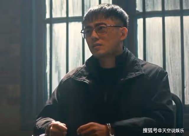《他是誰》兇手究竟是誰？其實兇手早就露出馬腳，兇手很有可能是一個女人！
