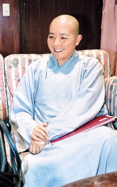出家方知父母情深,資深女星「看破紅塵剃度為尼」修行30年 卸下光環「親烹200道友餐食」如今圓寂往極樂!