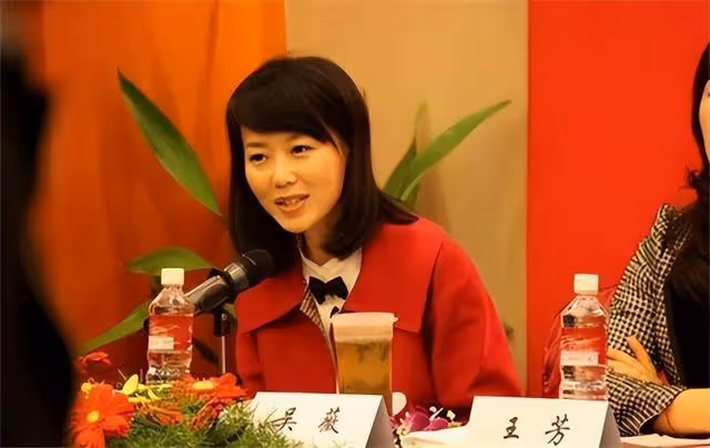 安徽衛視美女吳薇近況，她長相十分漂亮，早已結婚，老公是誰成謎