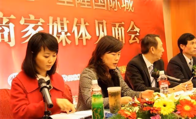 安徽衛視美女吳薇近況，她長相十分漂亮，早已結婚，老公是誰成謎