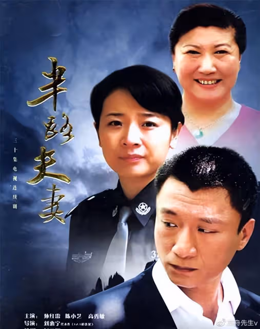 55歲陳小藝帶兒子聚餐,劉恆甫高大帥氣,導演老公坐輪椅跟隨