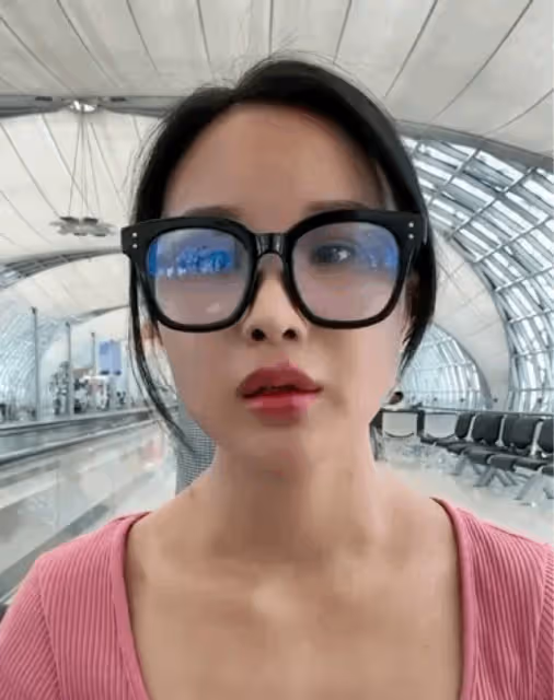 網紅美七疑被人控制，泰國機場報平安狀態異常，中旬剛去猛男餐廳