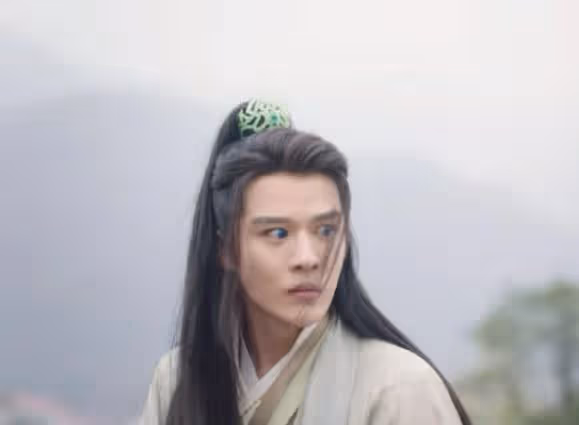 小鮮肉男星被曝和富婆發生關係換資源,與女友發生關係時愛咬人