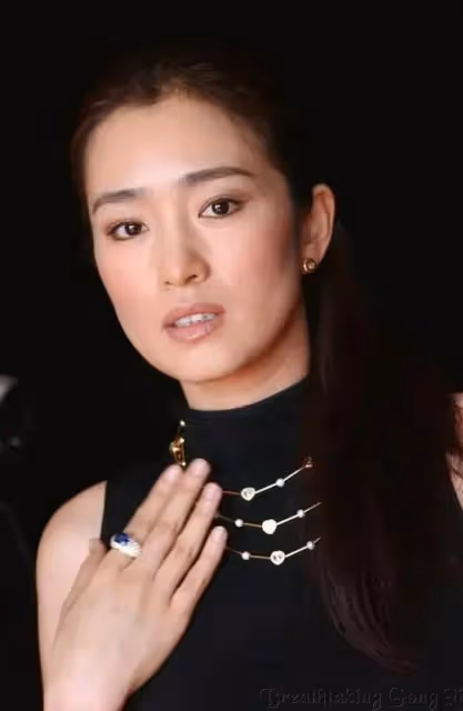 霸氣女王鞏俐開300萬豪車，她的生活過得太幸福了