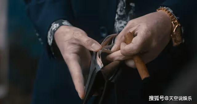 《他是誰》清一色的格子衣，暗示兇手的特殊癖好，有人要露餡了