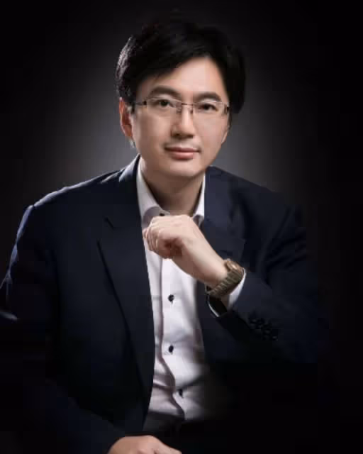 49歲主持人陳蕾二婚嫁教授，披潔白頭紗笑開懷，與前夫同學育一女