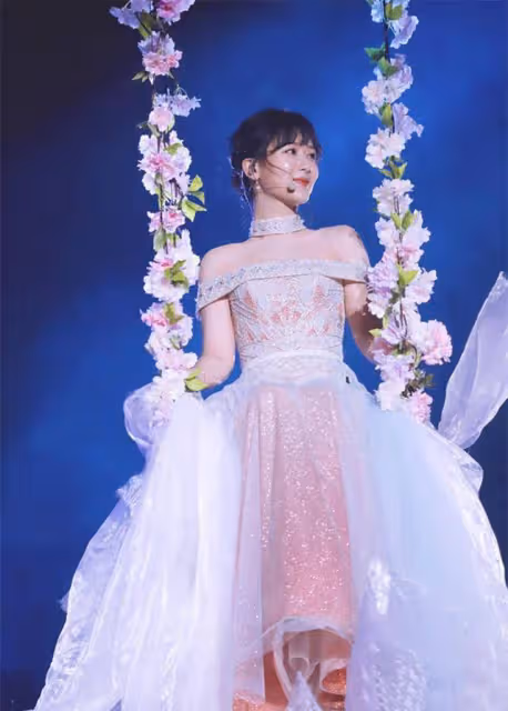 這一夜，李宇春和眾85小花「扭打成一團」，她註定成為最大贏家