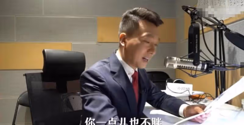 50歲康輝首次給動物配音，表情呆萌聲音可愛，現場被一個字難倒？