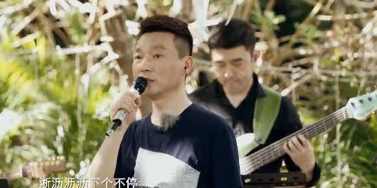 50歲康輝首次給動物配音，表情呆萌聲音可愛，現場被一個字難倒？