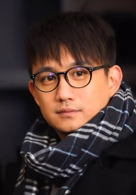 黃多多謠言過後，黃磊罕見現身，面無表情心事沉重！
