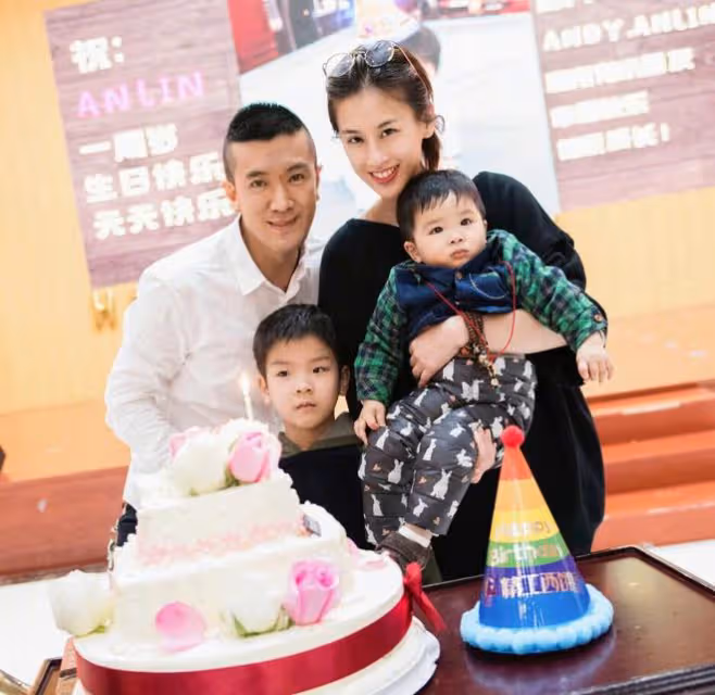 黃聖依繼女曬美照,楊海潤抱大提琴端莊淑女,畢業於哈佛才氣過人