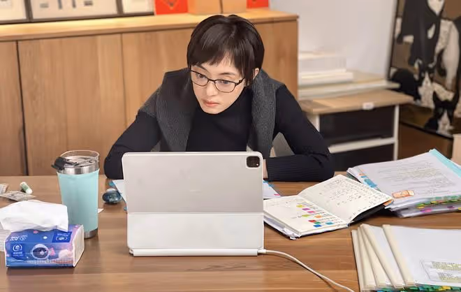 孫儷自曝將進組拍戲，研究台詞本超認真，辦公室內景曝光古色古香