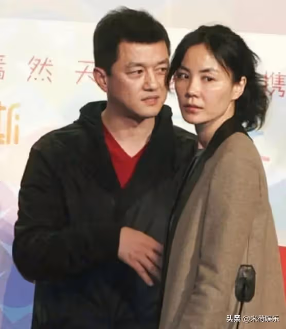 王菲曾經對李亞鵬是真的愛吧，離婚後亞鵬合體楊子博眼球真心難堪