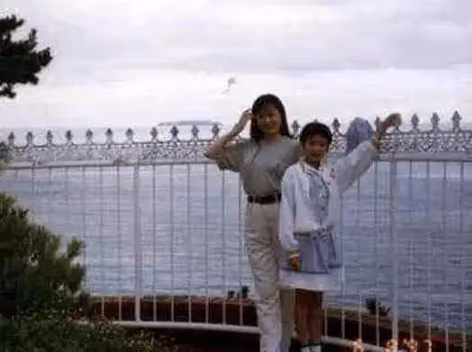 她曾是電視一姐,與自己老公分居17年,如今63歲隱退熱衷於活動