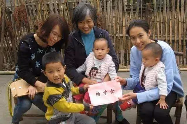 她曾是電視一姐，與自己老公分居17年，如今63歲隱退熱衷於活動