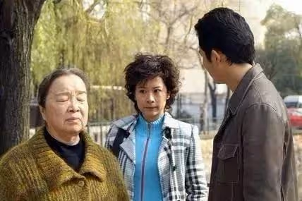 婆婆撿來棄嬰,兒媳看棄嬰像丈夫鬧離婚,結果兒媳突然懷孕遭打臉