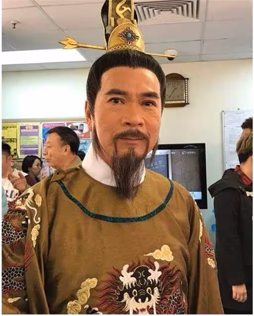 爺孫戀被唱衰!72歲御用皇帝「娶小36歲嫩妻」羞曝:生活和諧,怕自己早走「7房產全登記她名下」