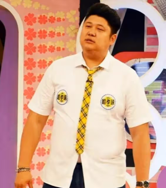 41歲男星妻子曝奇葩姑嫂關係,老公姐姐跟自己搶孩子,要帶去美國