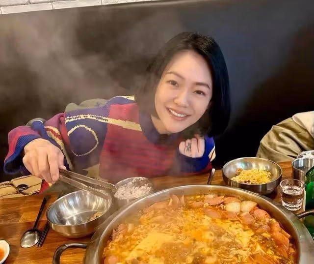 小S好浮誇！稱部隊鍋是珍饈，韓國百貨大到驚人，被嘲沒見過世面